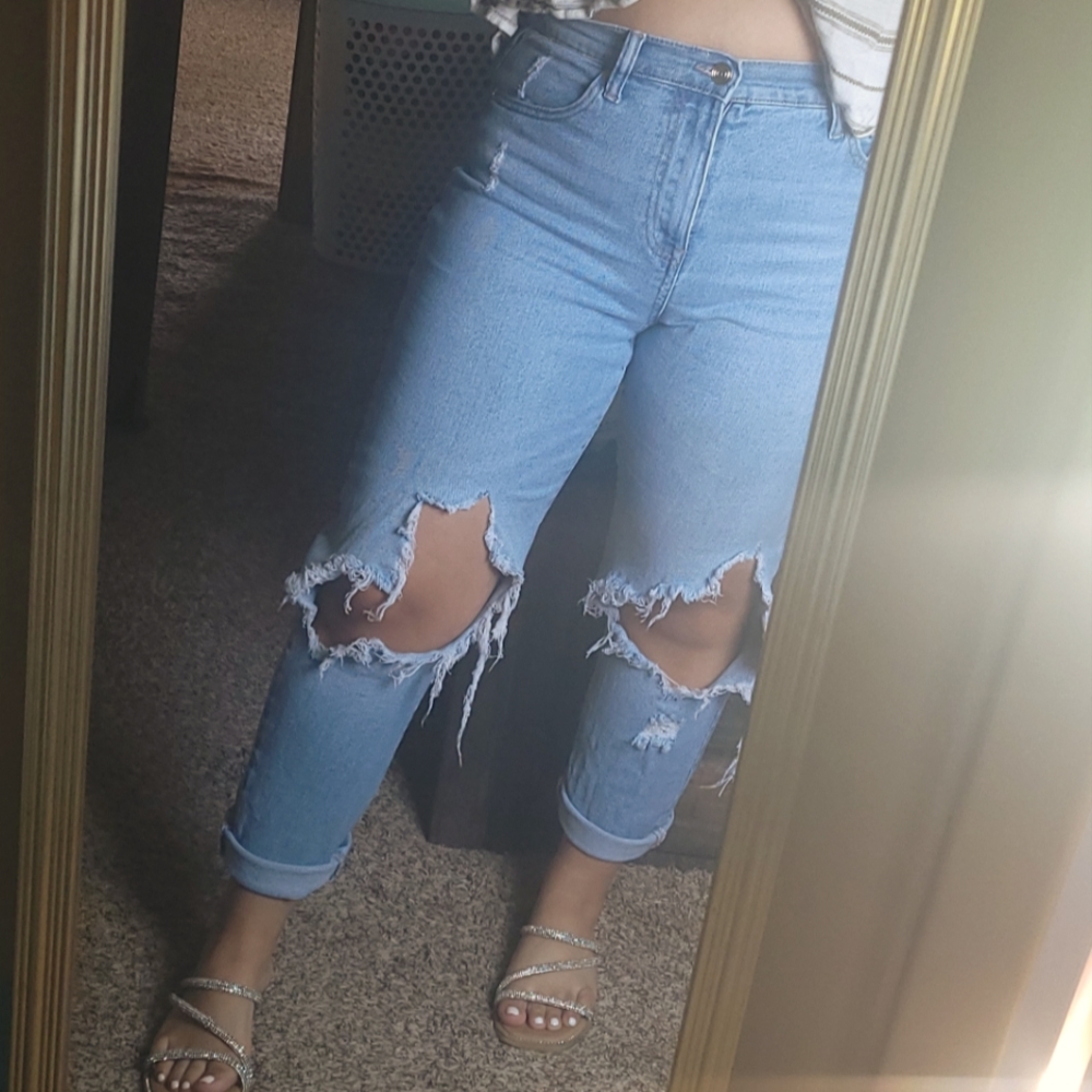 Busted Knee High Waisted Jeans